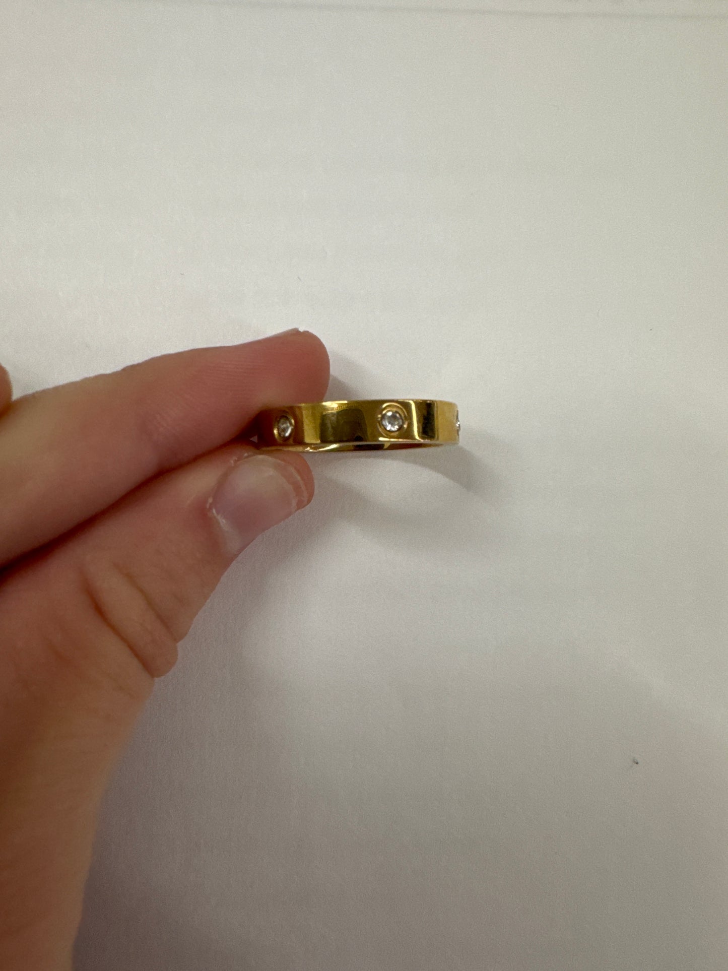 Gold ring  w diamonds
