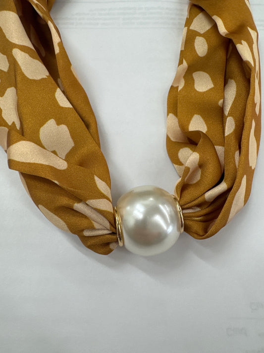 Deer Print Pearl Necklace