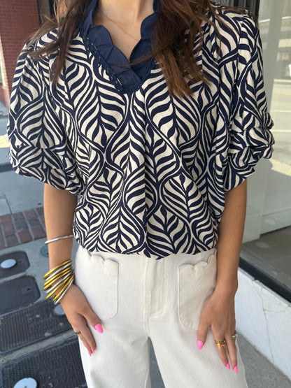 NAVY PRINTED PUFF TOP